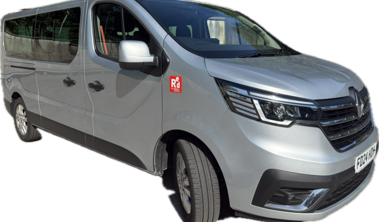 5 benefits of renting a 9-seater minibus for your trip with friends
