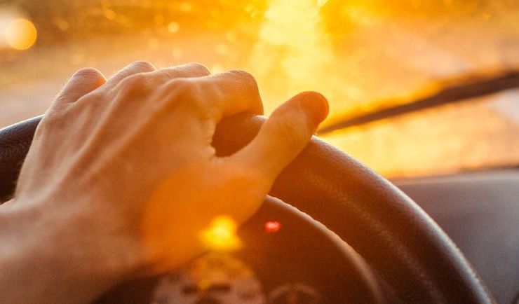 5 vital ways to stay safe when driving in warm weather