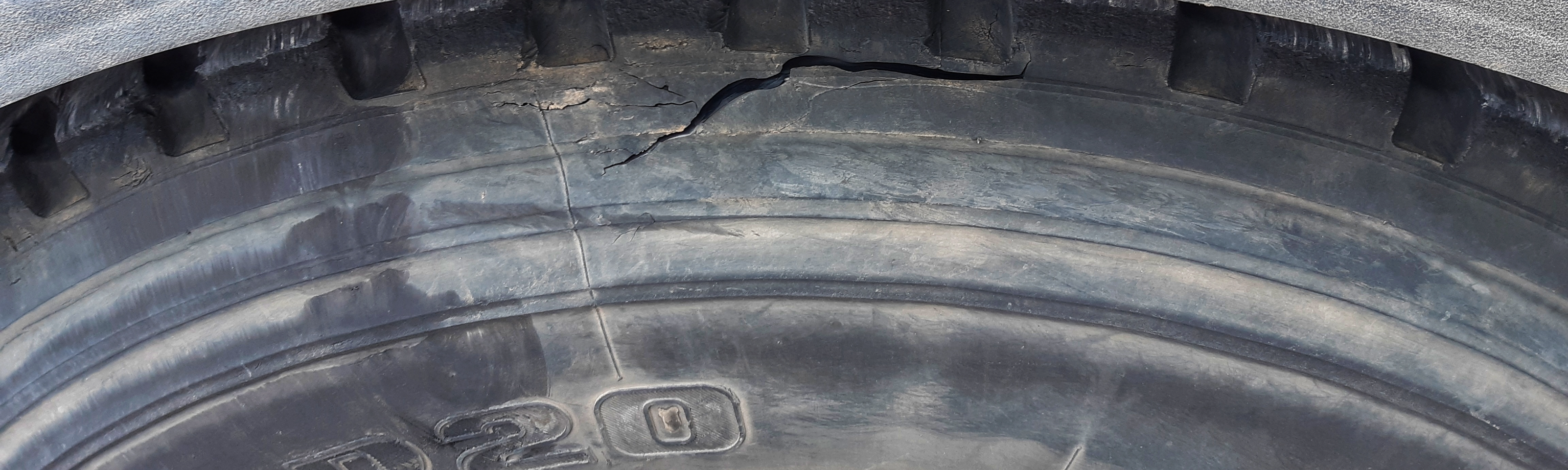 Is a tyre with sidewall damage safe to drive on?
