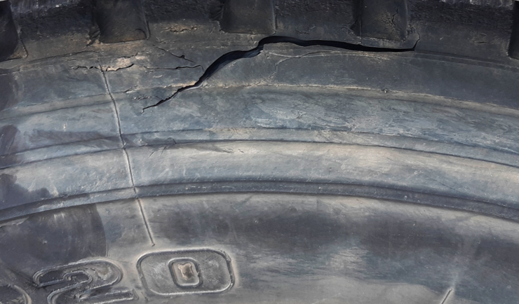 Is a tyre with sidewall damage safe to drive on?